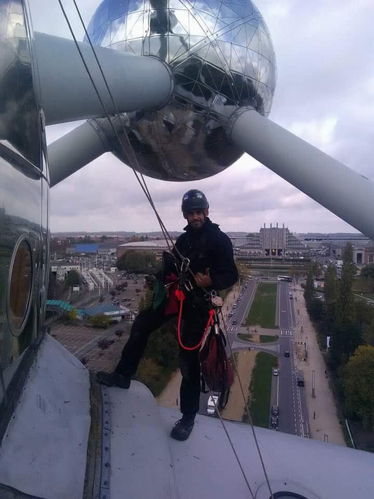Entretien de l'Atomium Un Travail d'Experts Signé Alpi Safety