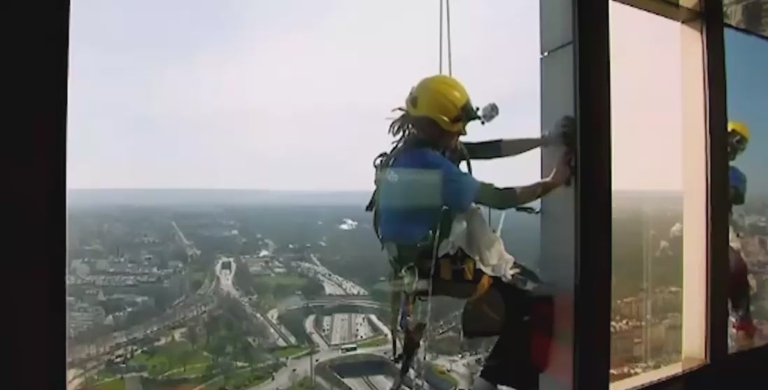 ALPINISTE DU BÂTIMENT BELGIQUE